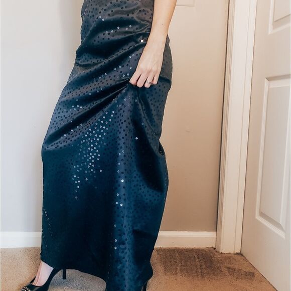 HOST PICK 🎊 Sequins Maxi Skirt - Picture 2 of 9